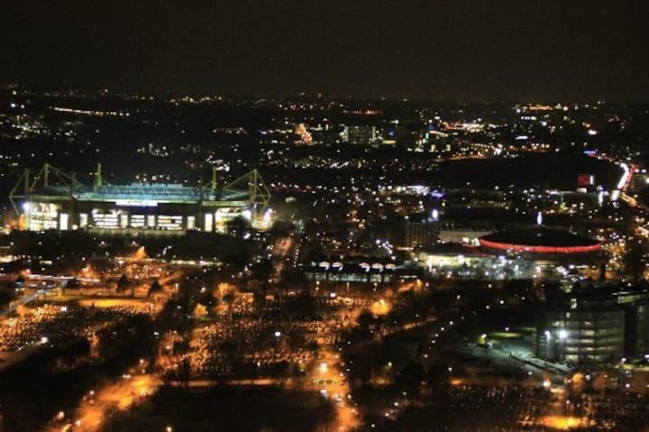 Schoene Grosse Wohnung 2 Schlafzimmer Bis 6 Pax Naehe Stadion Signal Iduna Dortmund Luaran gambar